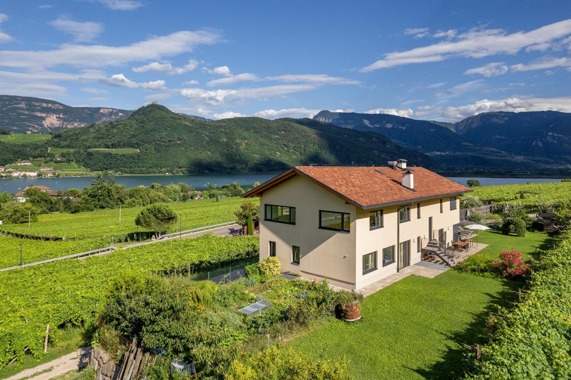 Roesslhof Bed & Breakfast Caldaro Exterior photo